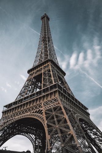 巴黎埃菲尔铁塔一角